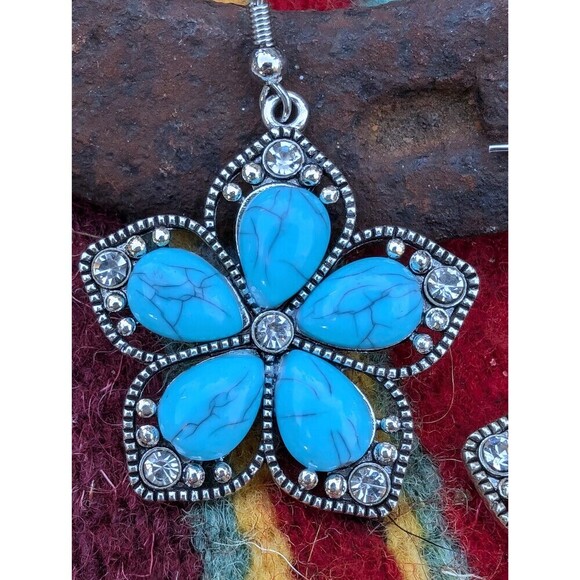 Vintage Faux Turquoise Flower Earrings // Boho Southwestern Jewelry - Picture 2 of 8